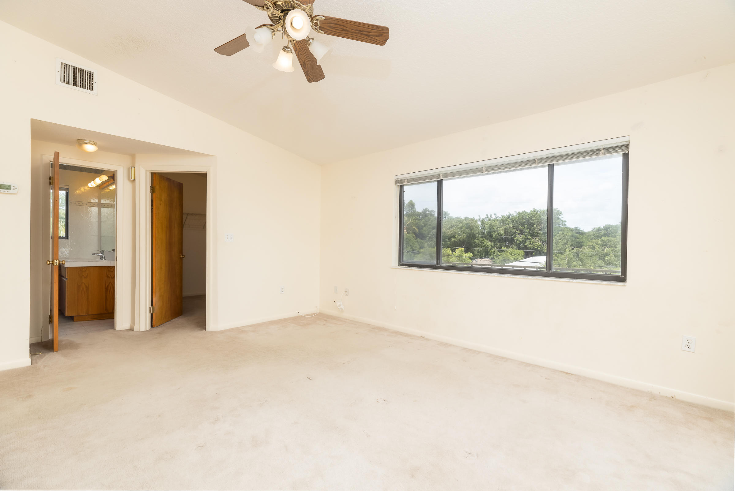 65 Snapper Avenue Key Largo, FL 33037 - Photo 17 of 39 Master bedroom