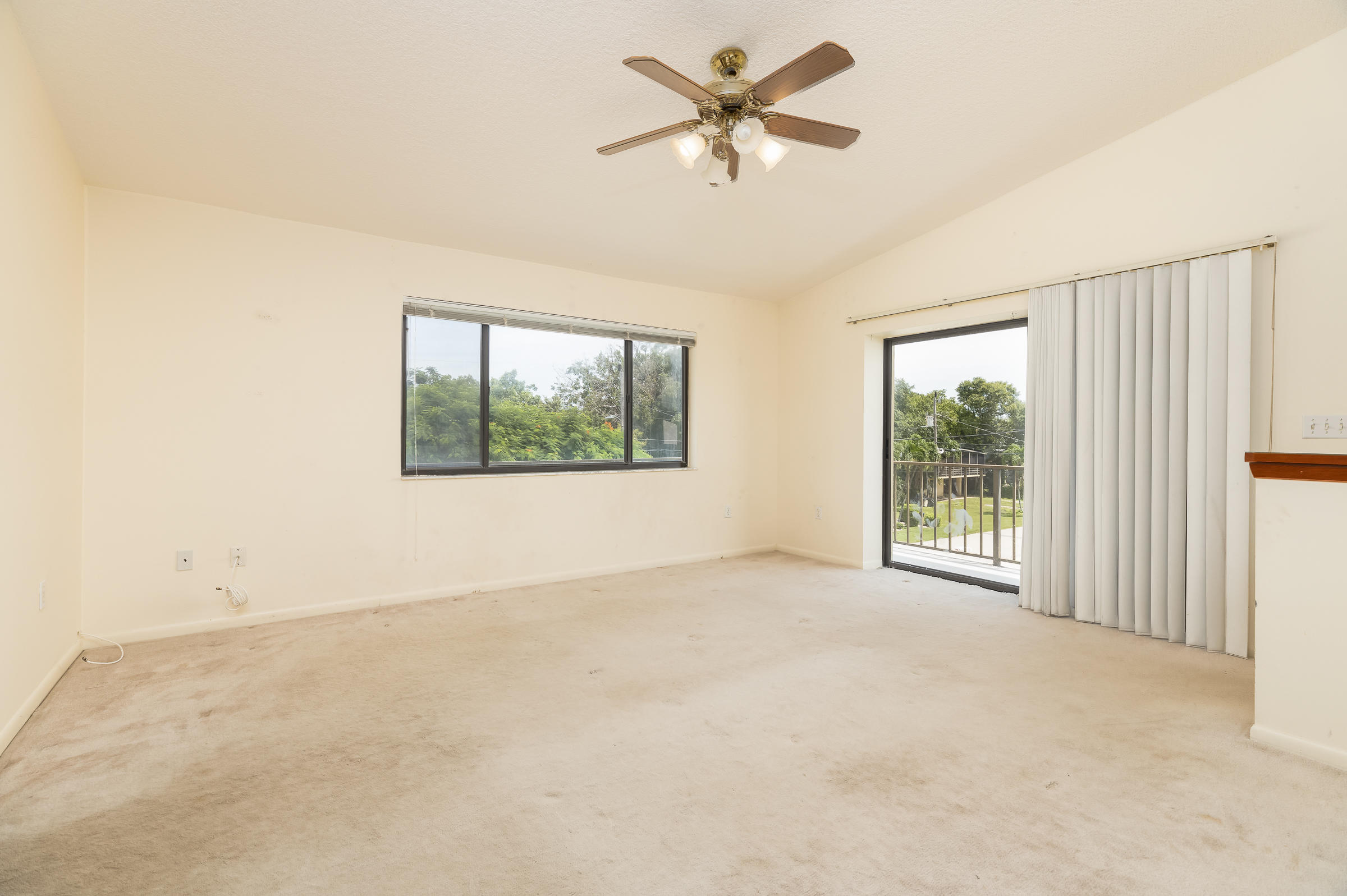 65 Snapper Avenue Key Largo, FL 33037 - Photo 18 of 39 Master bedroom with sliders