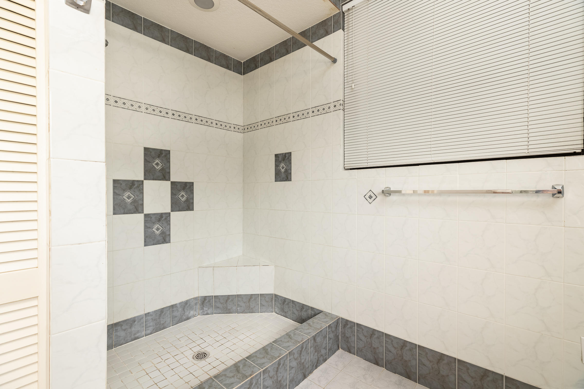 65 Snapper Avenue Key Largo, FL 33037 - Photo 21 of 39 Master shower