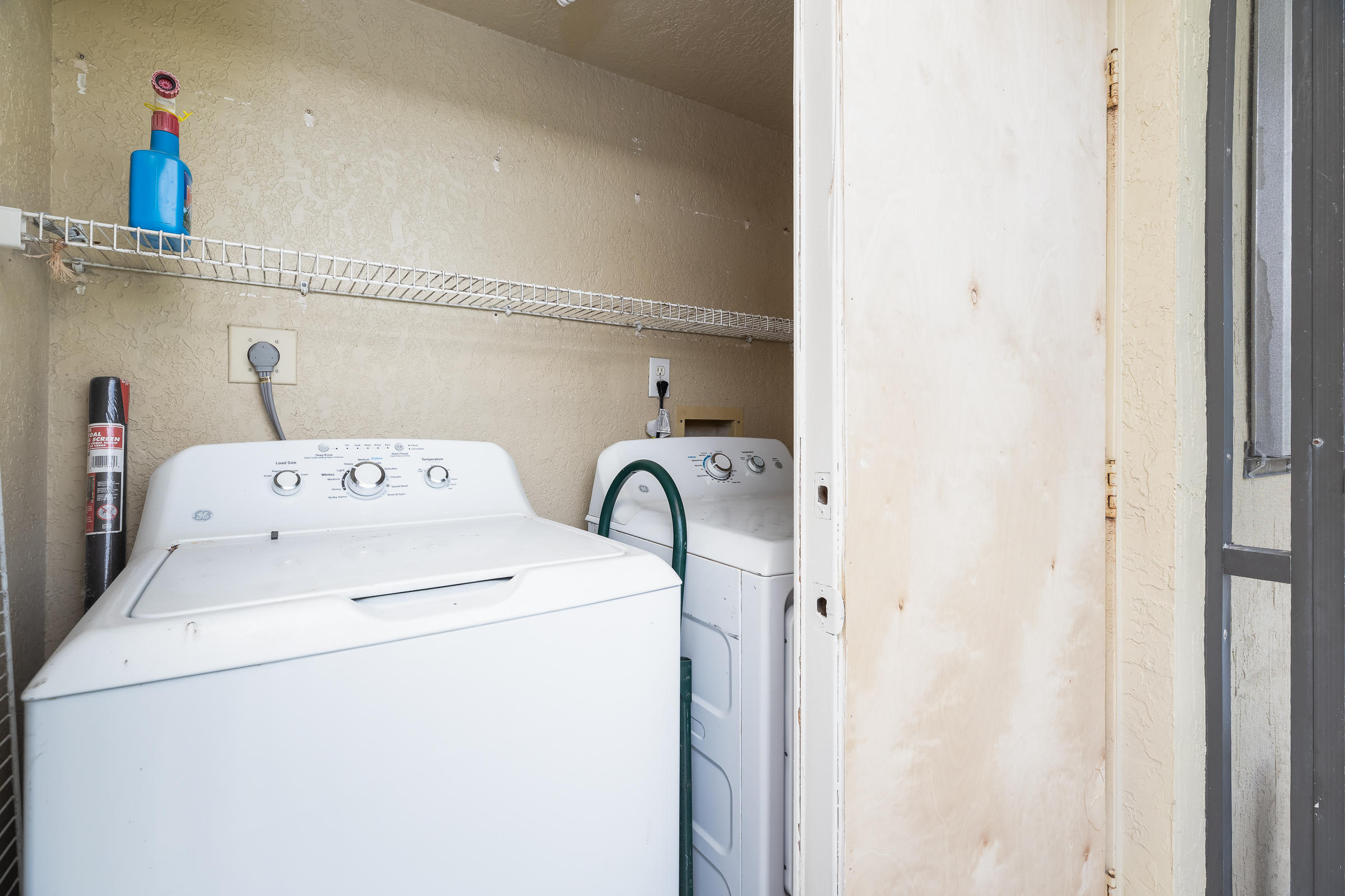 65 Snapper Avenue Key Largo, FL 33037 - Photo 28 of 39 Laundry in patio