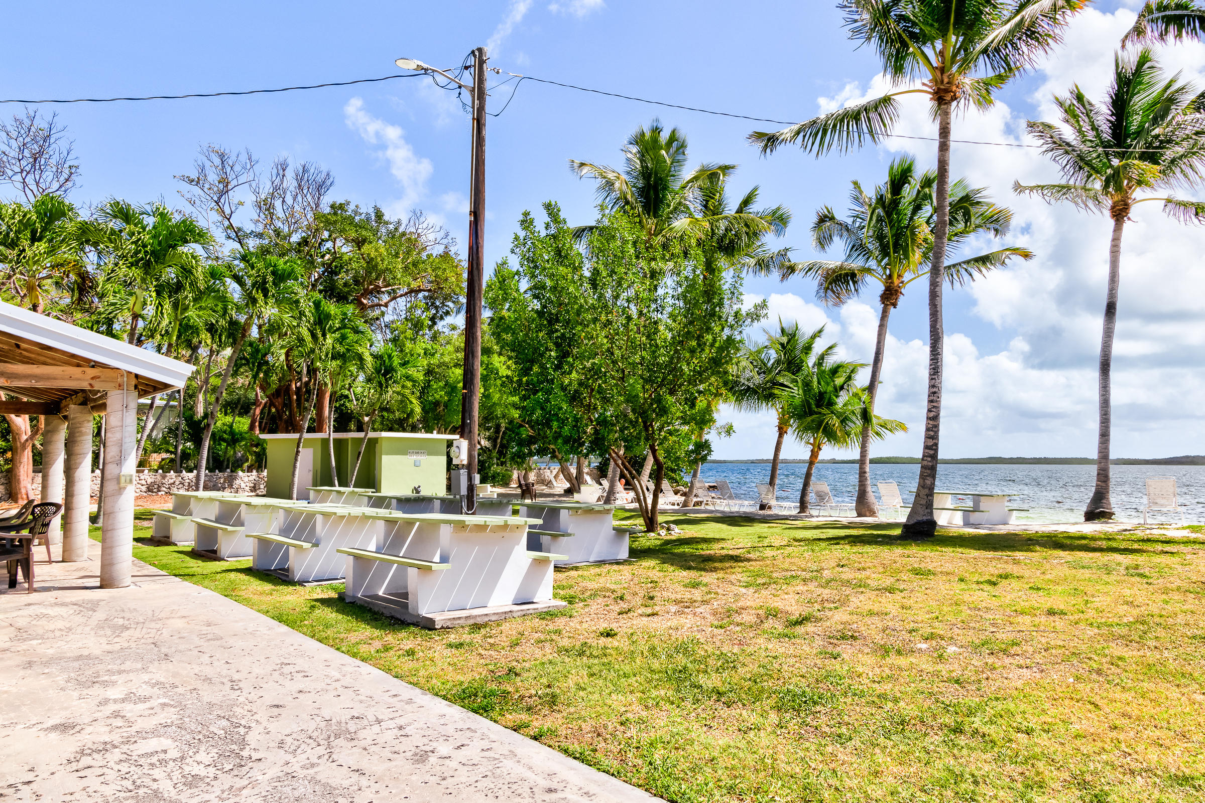 65 Snapper Avenue Key Largo, FL 33037 - Photo 36 of 39 Picnic area