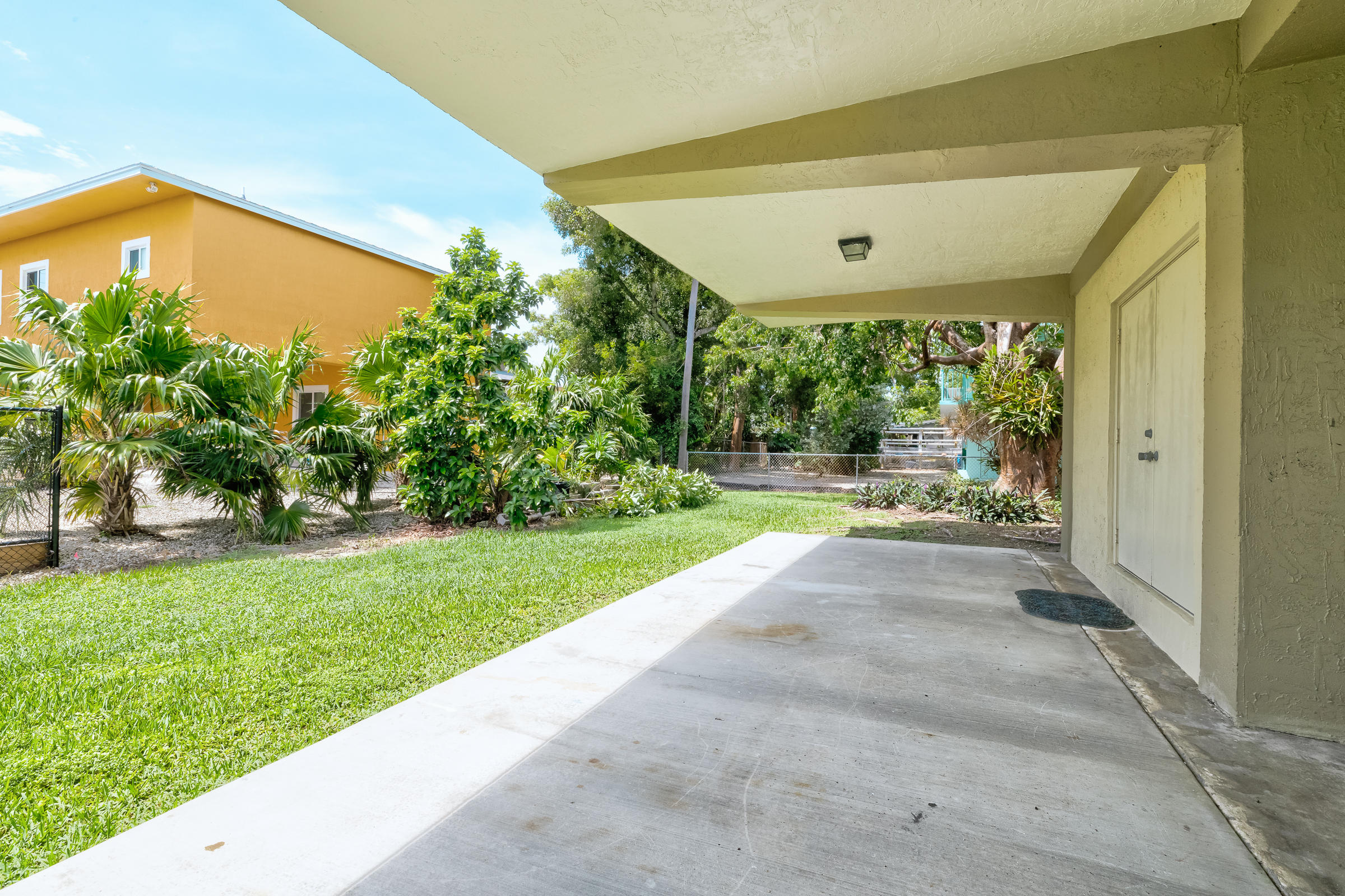 65 Snapper Avenue Key Largo, FL 33037 - Photo 8 of 39 Lower level cover patio