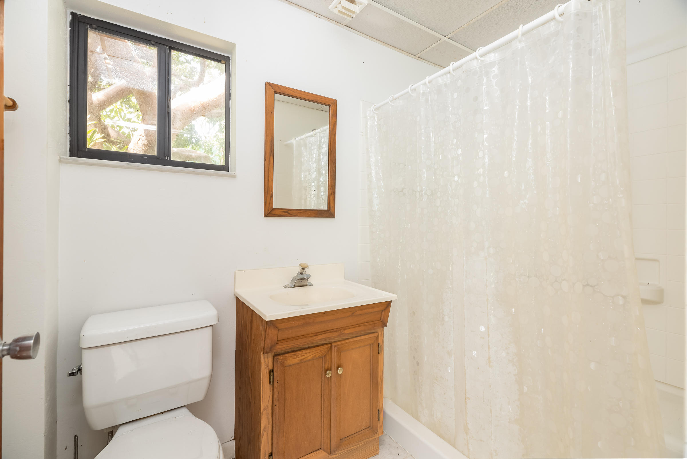 65 Snapper Avenue Key Largo, FL 33037 - Photo 9 of 39 Ground floor full bath