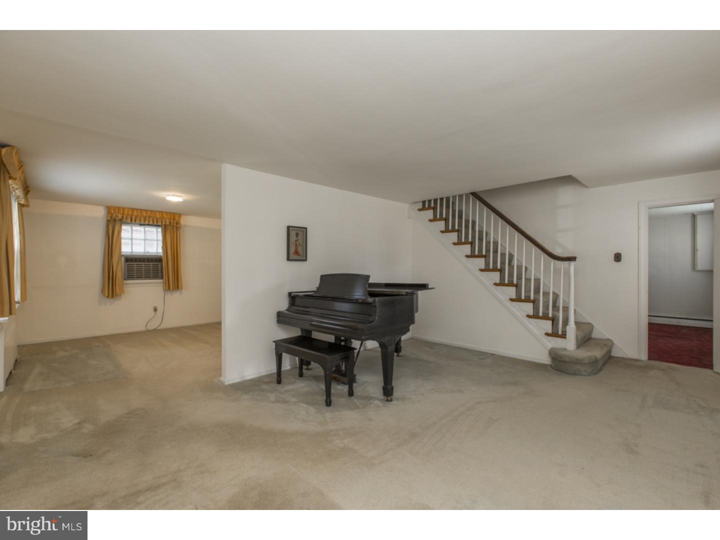 440 Old Farm Road Wyncote, PA 19095 - Photo 6 of 21 Living Room