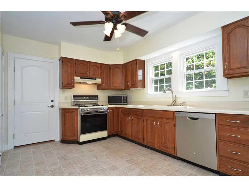 160 Pear Orchard Road Coraopolis, PA 15108 - Photo 5 of 25 Kitchen.