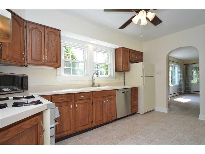 160 Pear Orchard Road Coraopolis, PA 15108 - Photo 6 of 25 Kitchen.