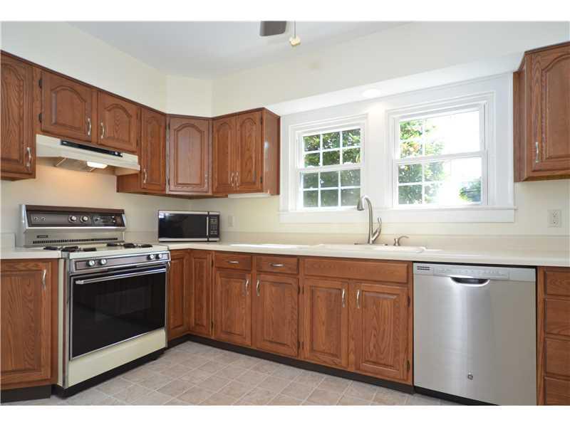 160 Pear Orchard Road Coraopolis, PA 15108 - Photo 7 of 25 Kitchen.