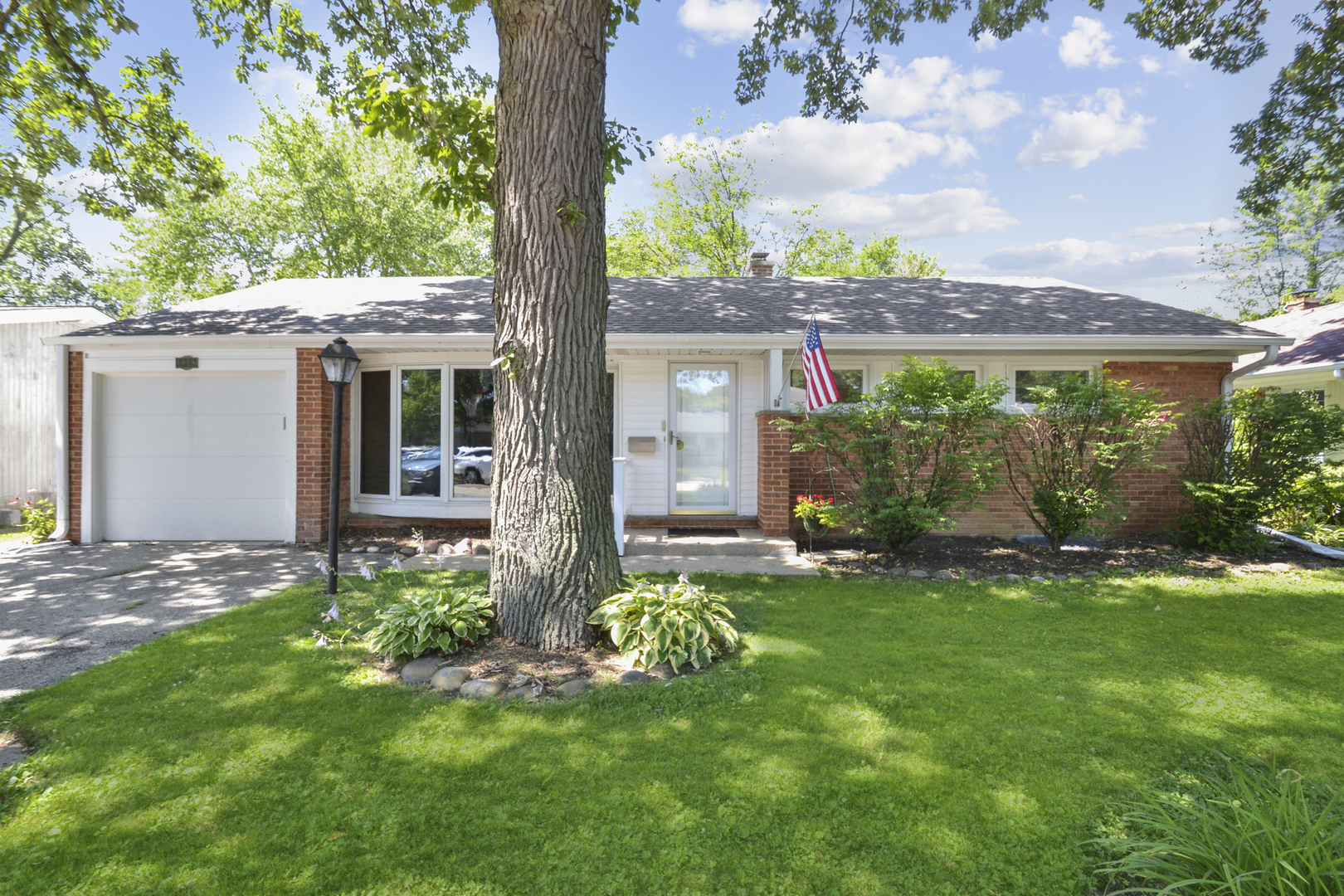 1028 Dell Road Northbrook, IL 60062 - Photo 1 of 19