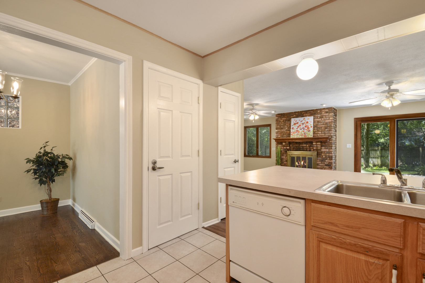 1028 Dell Road Northbrook, IL 60062 - Photo 4 of 19
