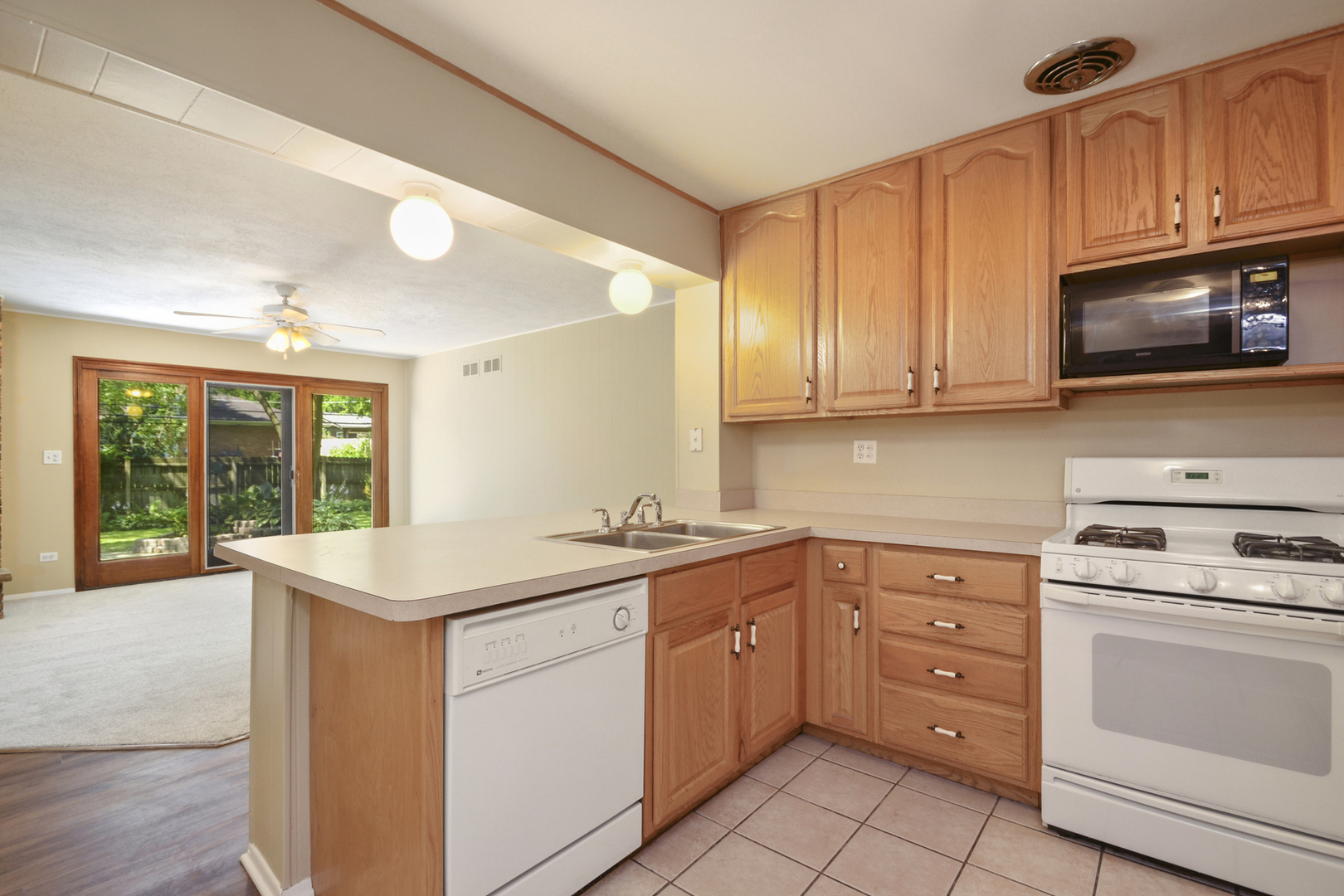 1028 Dell Road Northbrook, IL 60062 - Photo 6 of 19