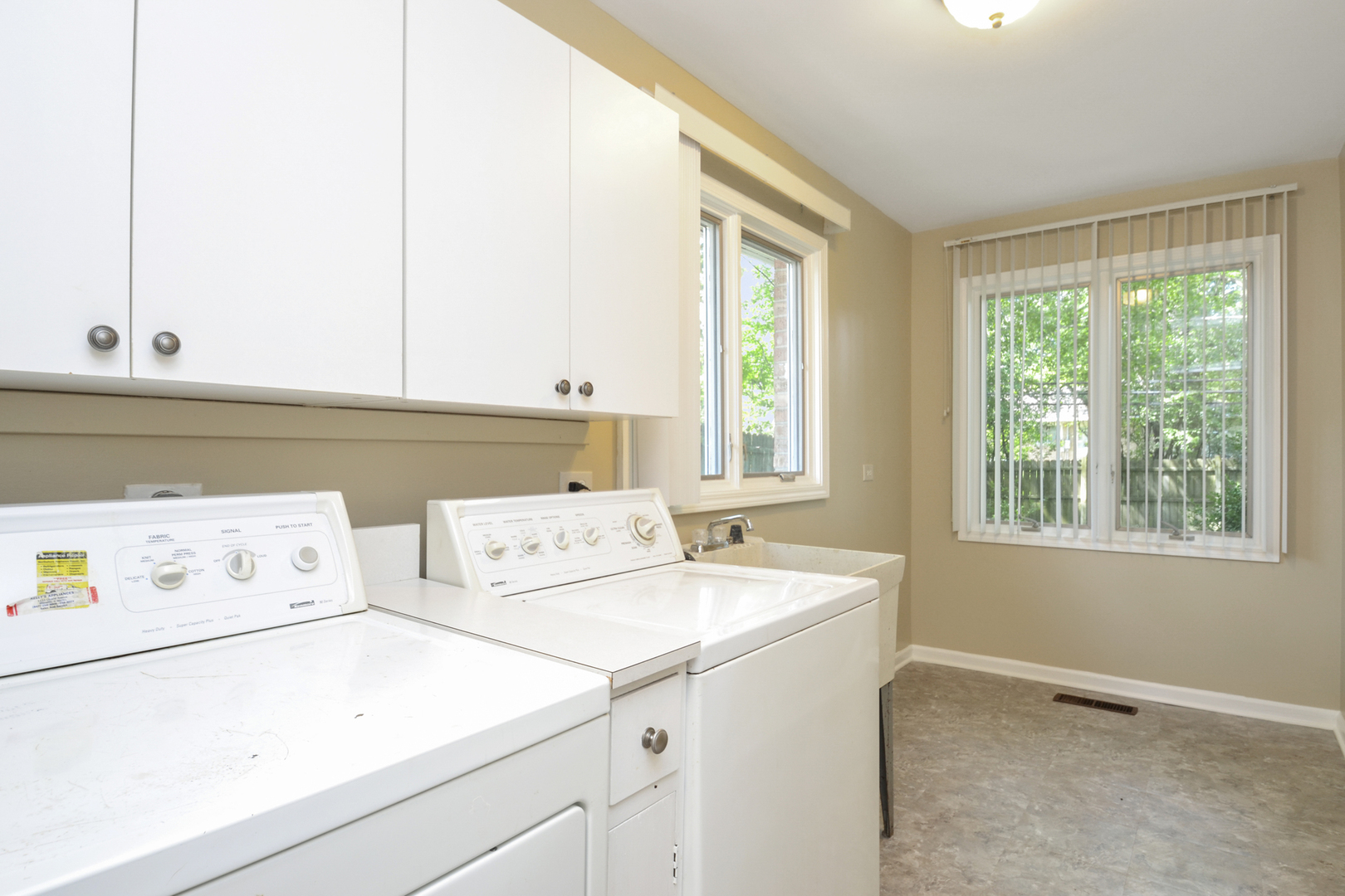 1028 Dell Road Northbrook, IL 60062 - Photo 8 of 19