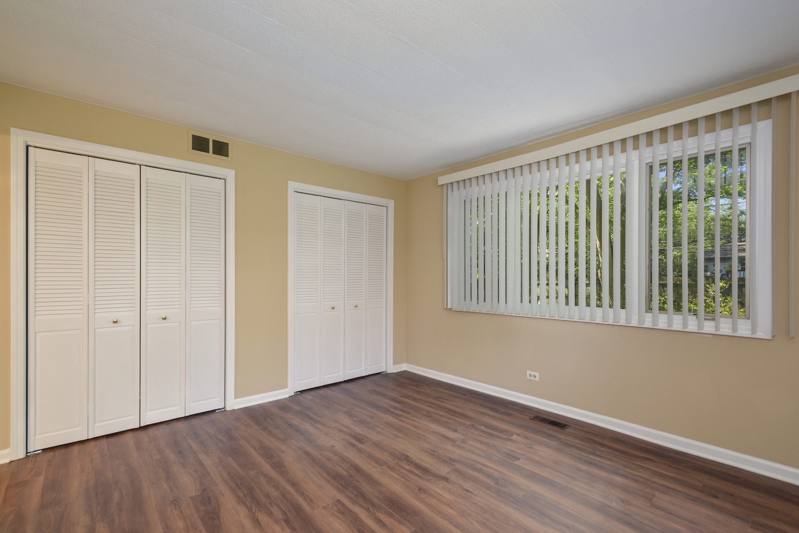 1028 Dell Road Northbrook, IL 60062 - Photo 9 of 19