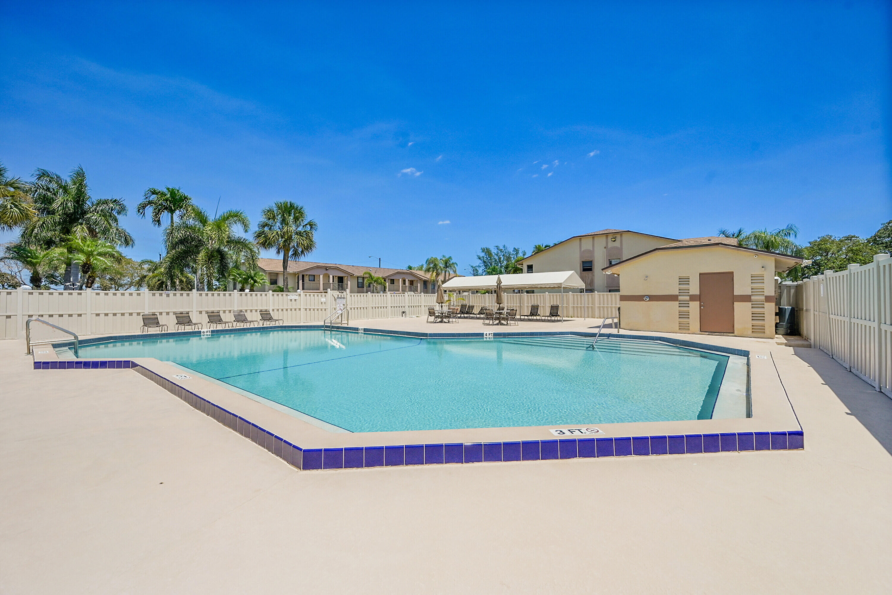 9503 Boca Cove Circle, Unit 603 Boca Raton, FL 33428 - Photo 25 of 30 25_pool
