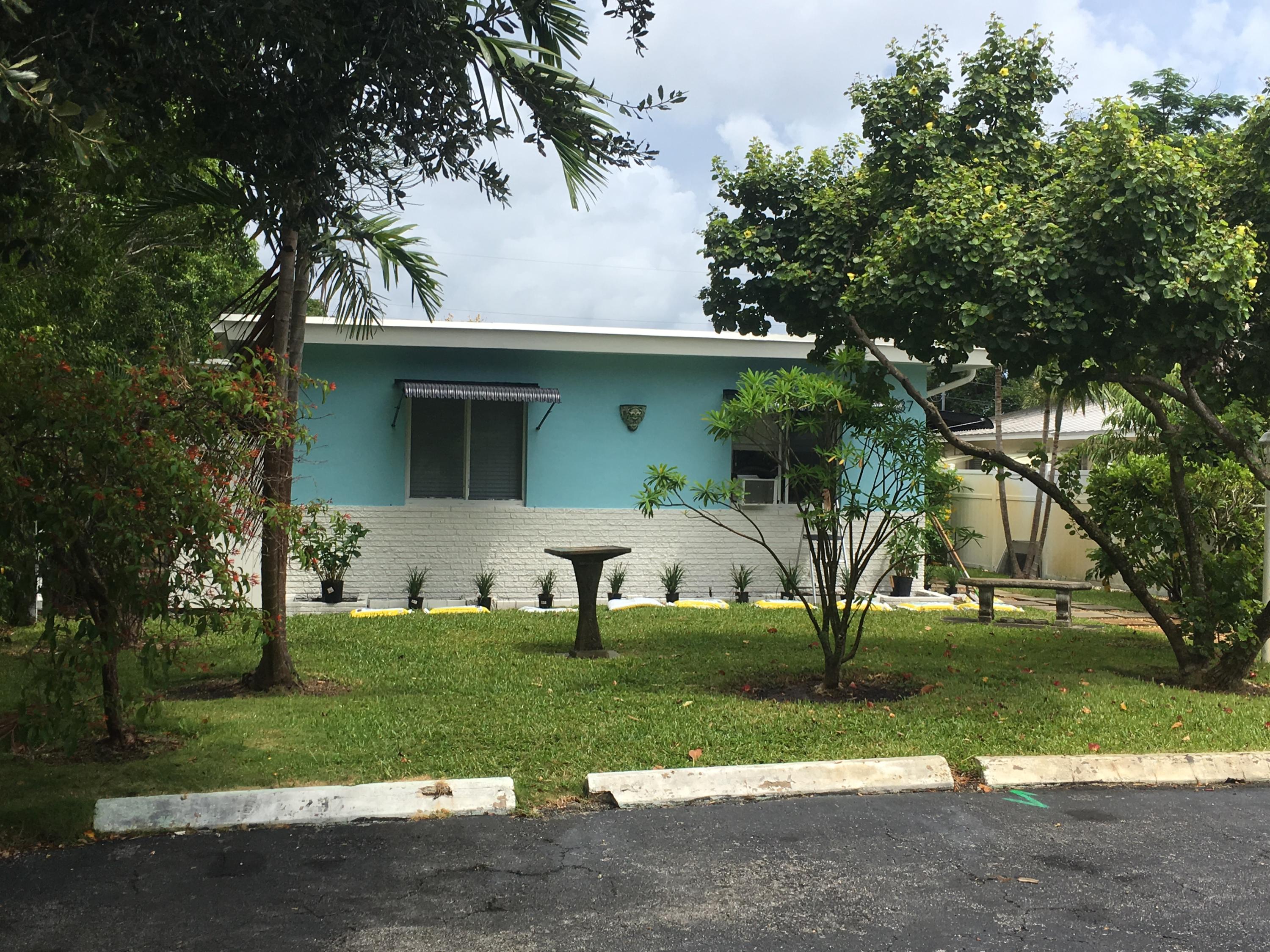 237 Northeast 12th Street Delray Beach, FL 33444 - Photo 1 of 10 Front of House