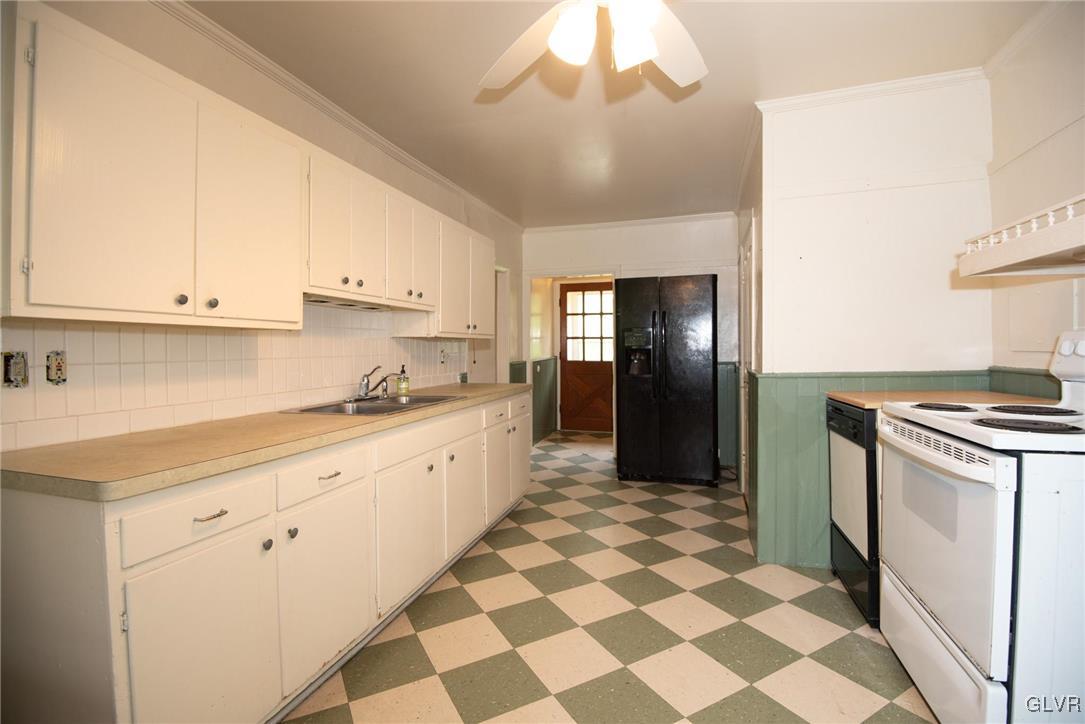 6241 Hickory Road Slatington, PA 18080 - Photo 29 of 50 Unit 6243 Spacious eat in kitchen