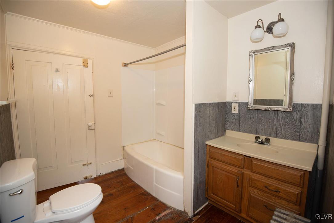 6241 Hickory Road Slatington, PA 18080 - Photo 38 of 50 Unit 6243 Main Full Bath