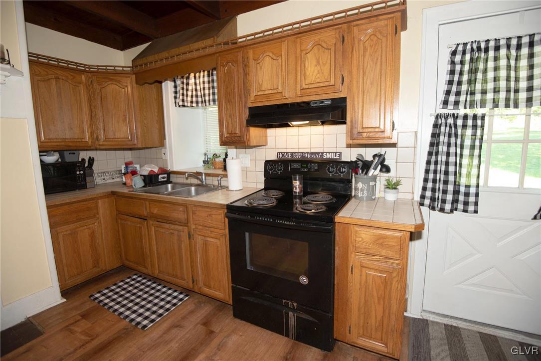 6241 Hickory Road Slatington, PA 18080 - Photo 6 of 50 Unit 6241 Modern eat in kitchen