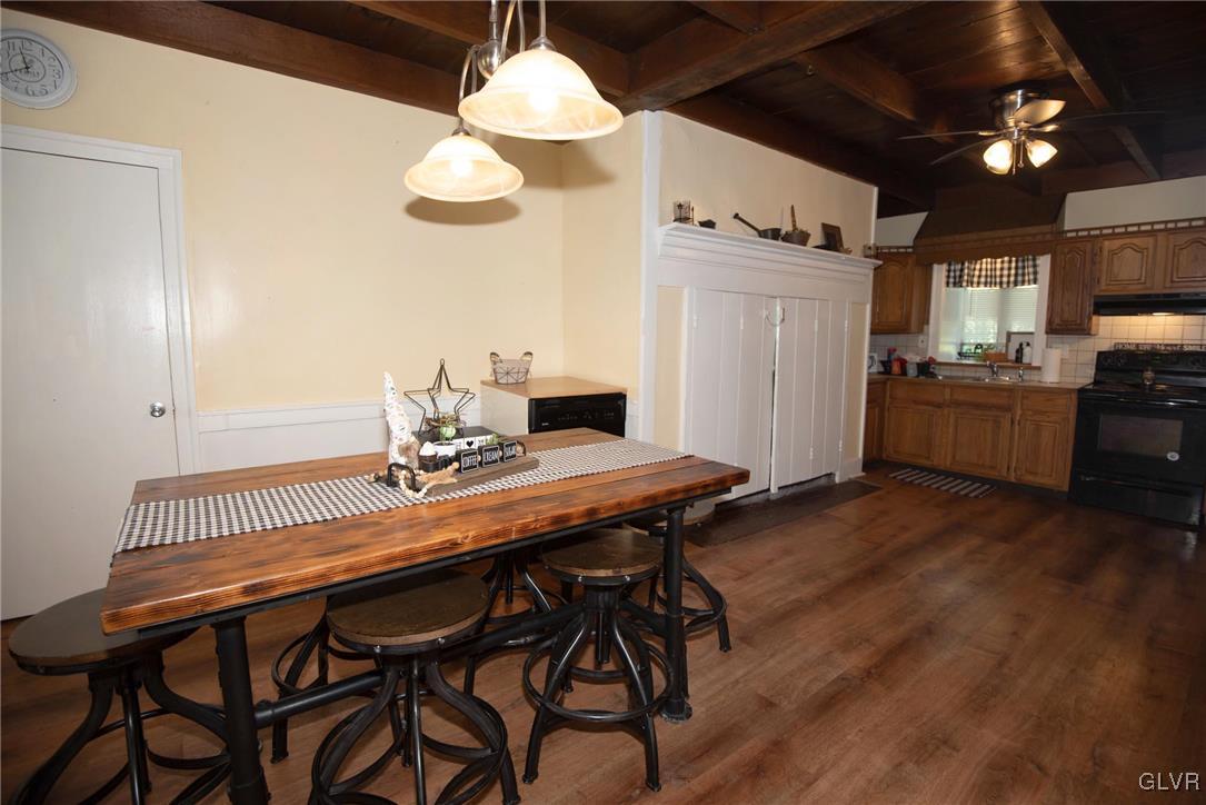 6241 Hickory Road Slatington, PA 18080 - Photo 9 of 50 Unit 6241 Eat in Kitchen with Dining area