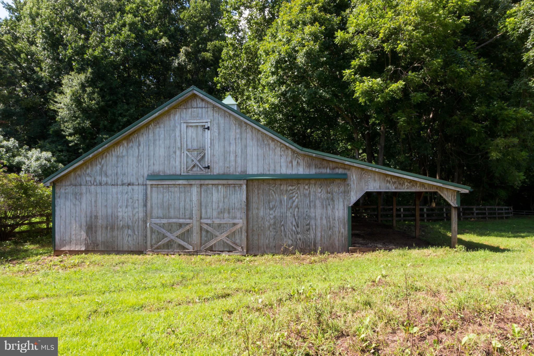 4 Stall Barn