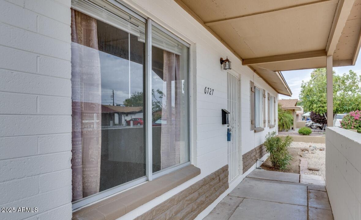 6727 West Roma Avenue Phoenix, AZ 85033 - Photo 3 of 10 IMG_0642
