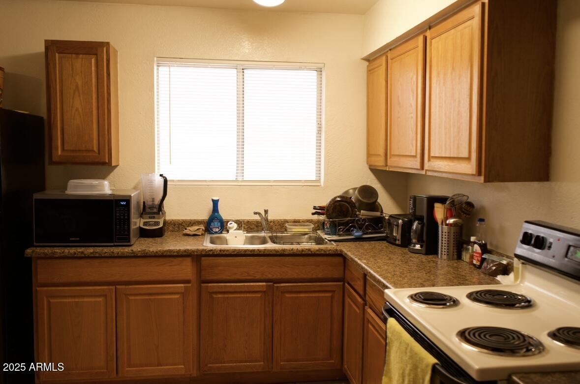 6727 West Roma Avenue Phoenix, AZ 85033 - Photo 6 of 10 IMG_0653