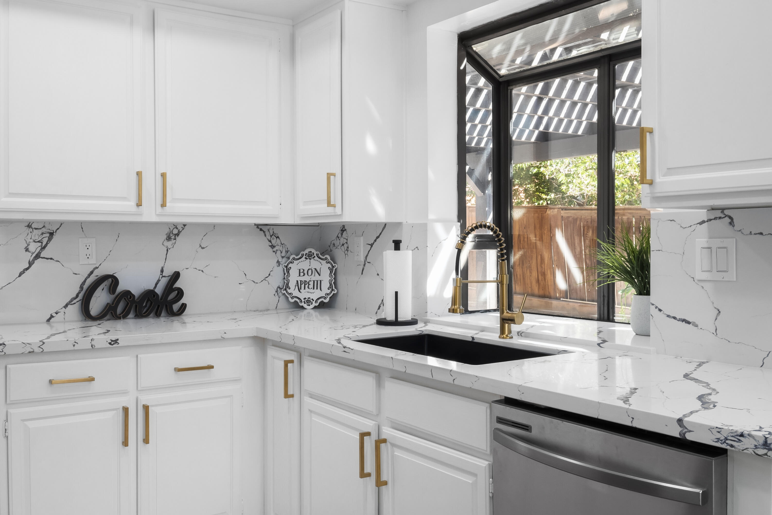 2012 Comstock Court Palmdale, CA 93551 - Photo 21 of 44 P1803219