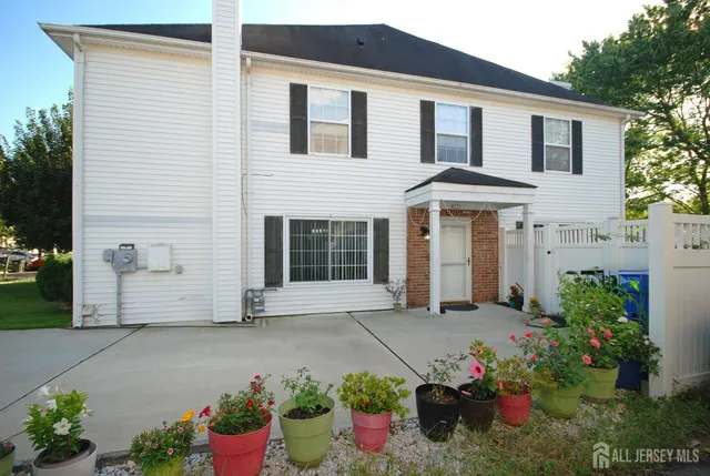 $579,900 | 96 Brewster Circle, Old Bridge, NJ 08857