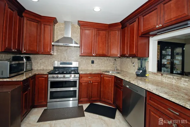 $579,900 | 96 Brewster Circle, Old Bridge, NJ 08857