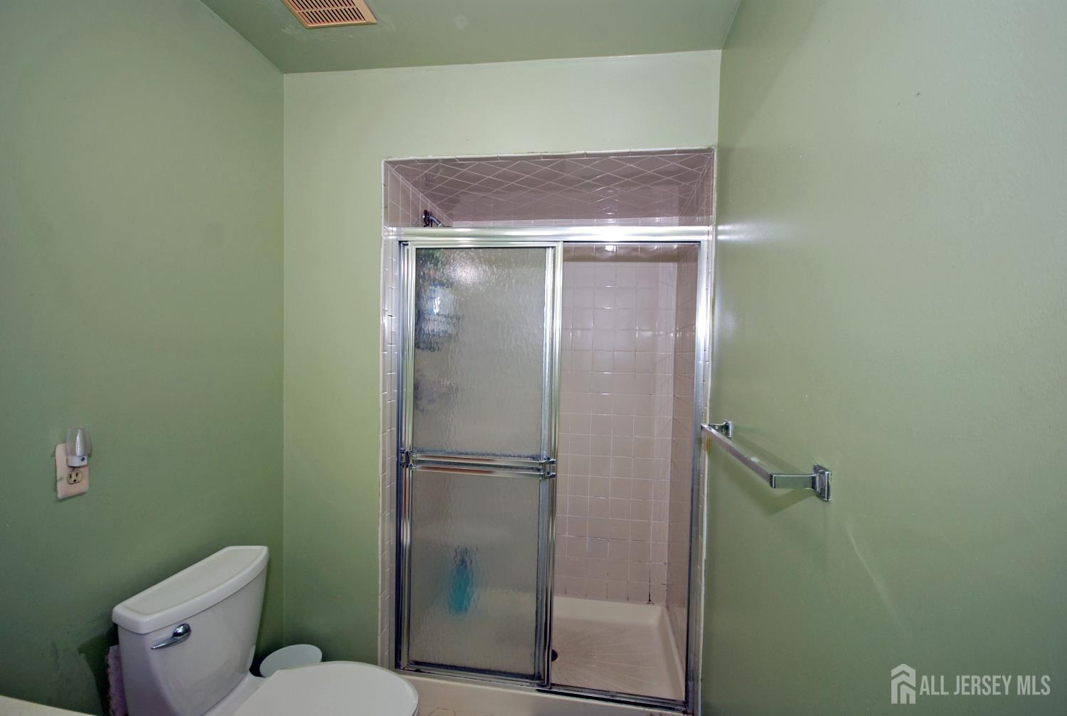 96 Brewster Circle Old Bridge, NJ 08857 - Photo 18 of 34