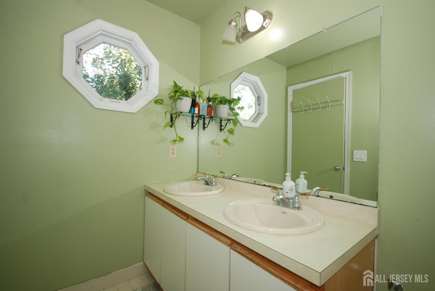 96 Brewster Circle Old Bridge, NJ 08857 - Photo 19 of 34