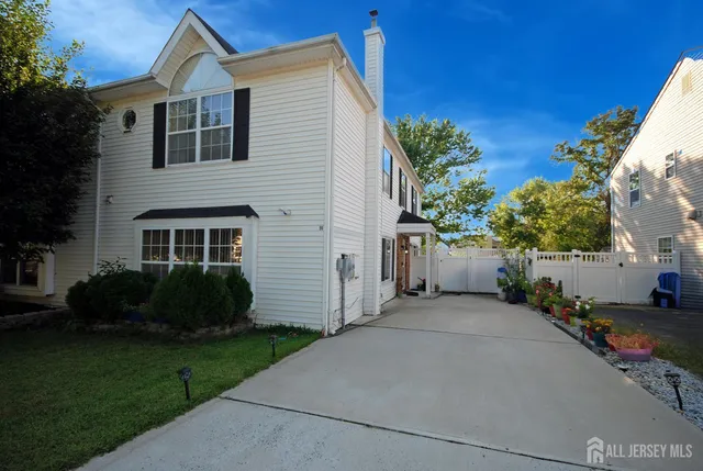 $579,900 | 96 Brewster Circle, Old Bridge, NJ 08857