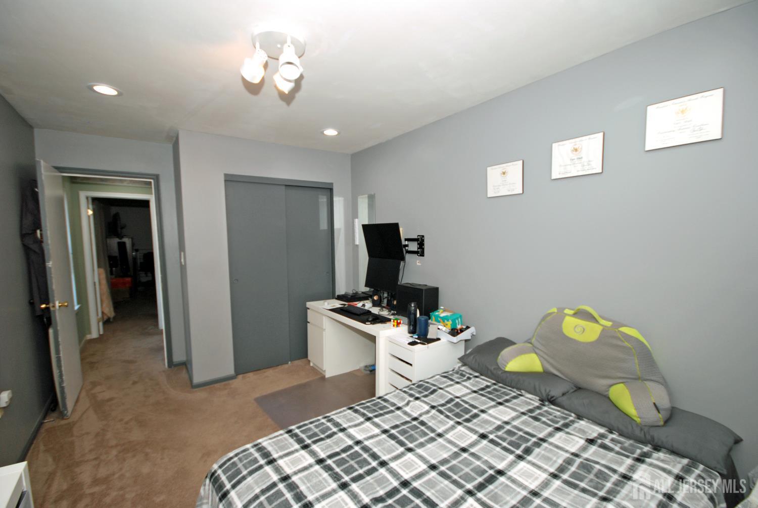 96 Brewster Circle Old Bridge, NJ 08857 - Photo 22 of 34