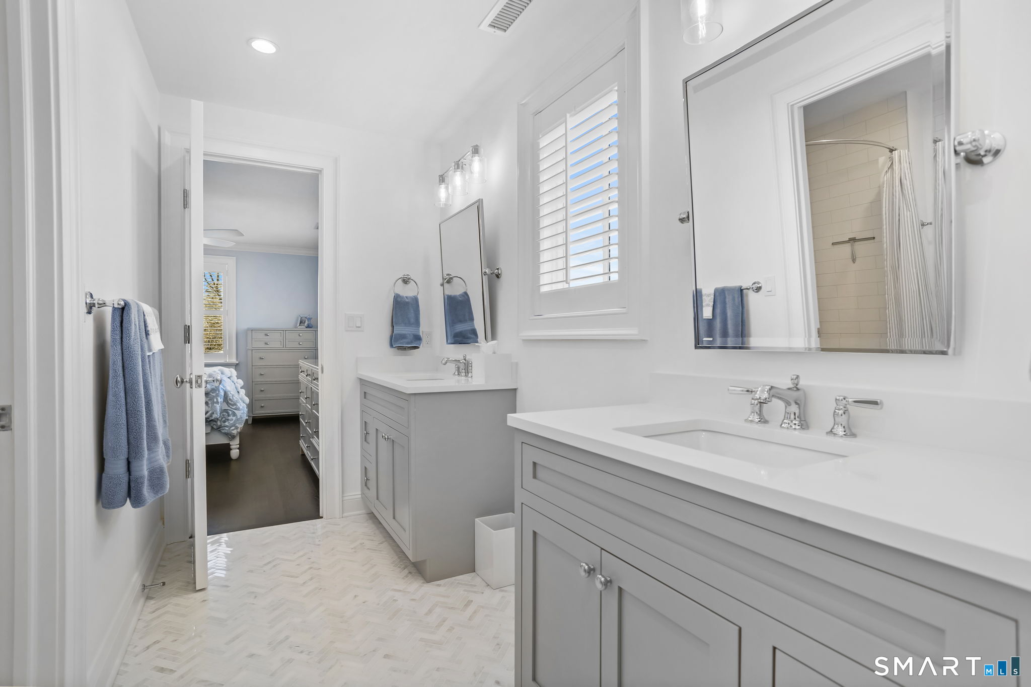 218 Lower Farm Road Fairfield, CT 06824 - Photo 31 of 40 Jack n' Jill Bathroom for Bedroom 4 and 5