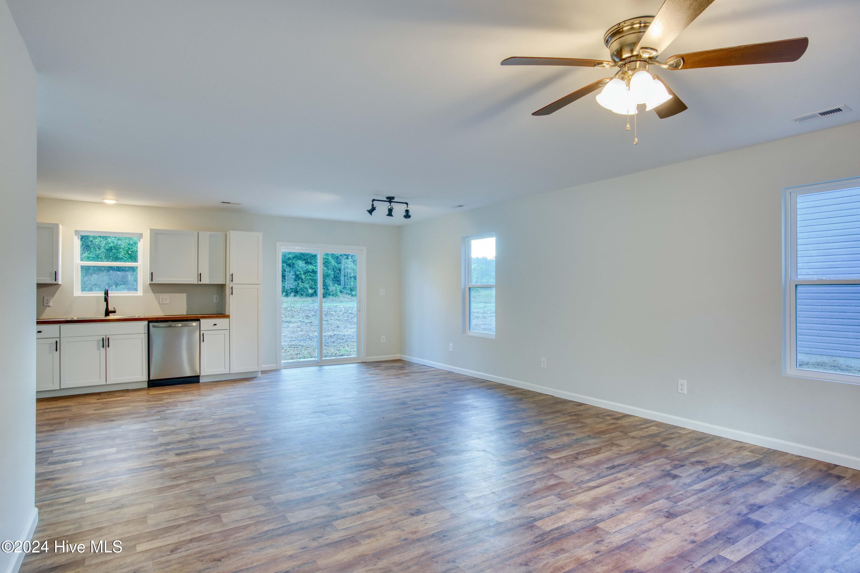 504 Francktown Road Richlands, NC 28574 - Photo 6 of 21 504 Franktown - Interiors - Edited _15