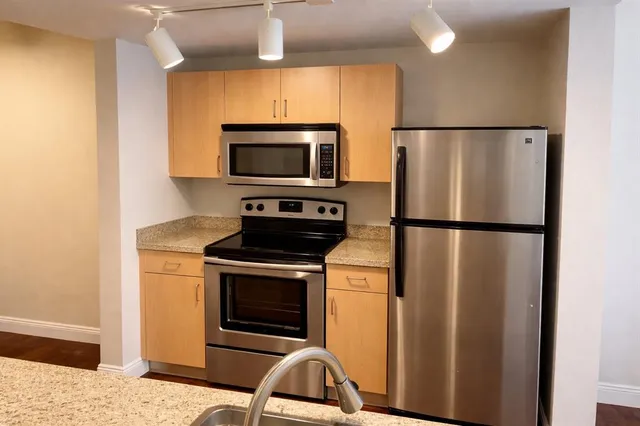 $2,050 | 533 Northeast 3rd Avenue, Unit 340, Fort Lauderdale, FL 33301