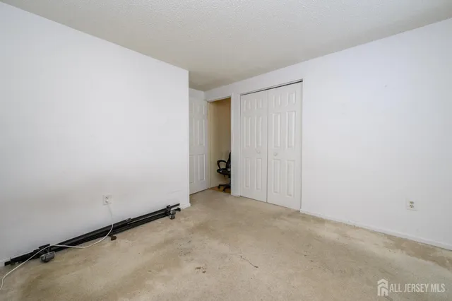 $400,000 | 33 Compass Lane, Barnegat, NJ 08005