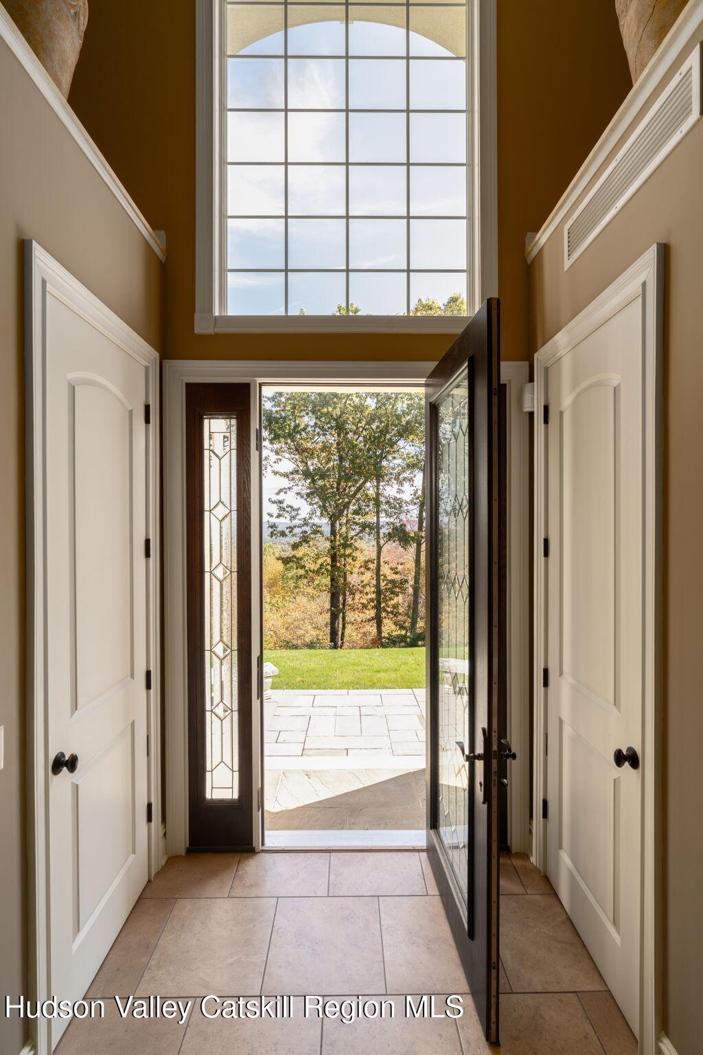 46 Idlewild Road Marlboro, NY 12542 - Photo 2 of 31 a view of an entryway