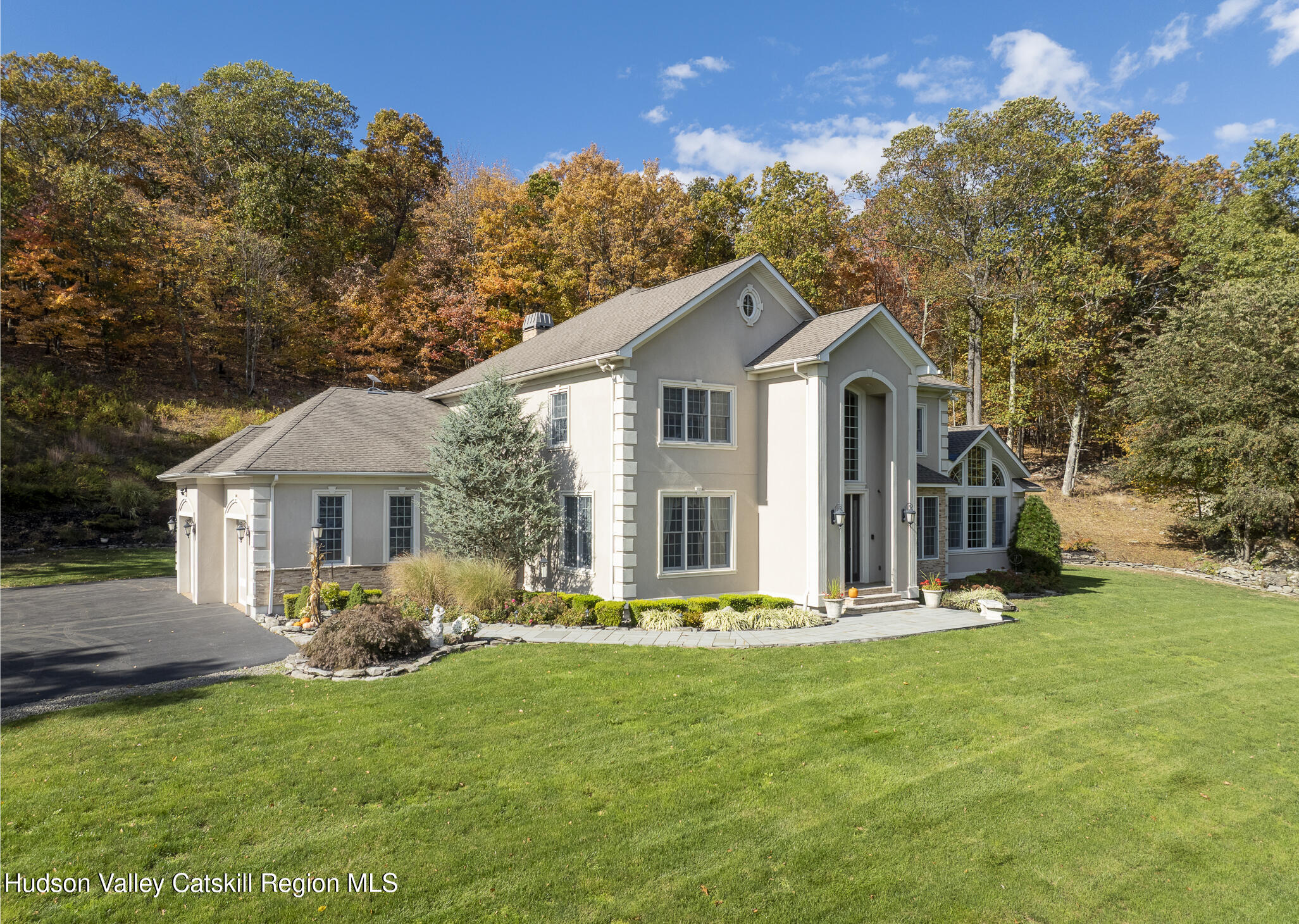 46 Idlewild Road Marlboro, NY 12542 - Photo 25 of 31 a front view of house with yard and green space