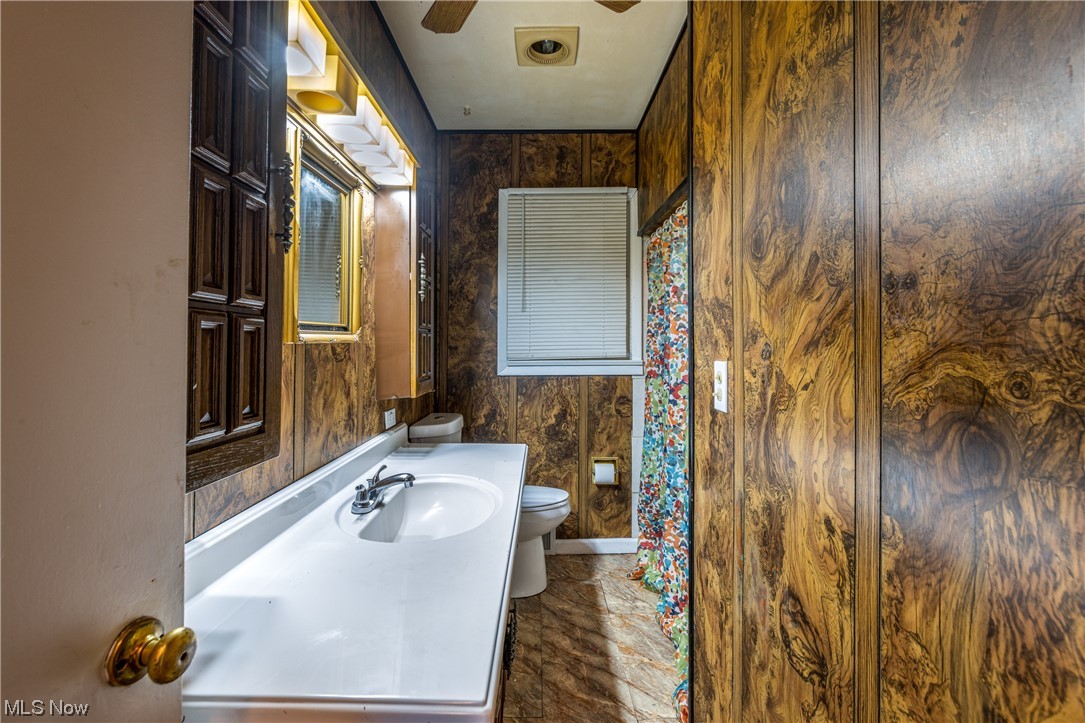 16202 Corkhill Road Maple Heights, OH 44137 - Photo 25 of 33 Main Full Bath