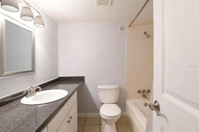 $149,000 | 507 Northwest 39th Road, Unit 215, Gainesville, FL 32607