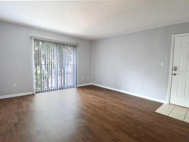 $149,000 | 507 Northwest 39th Road, Unit 215, Gainesville, FL 32607