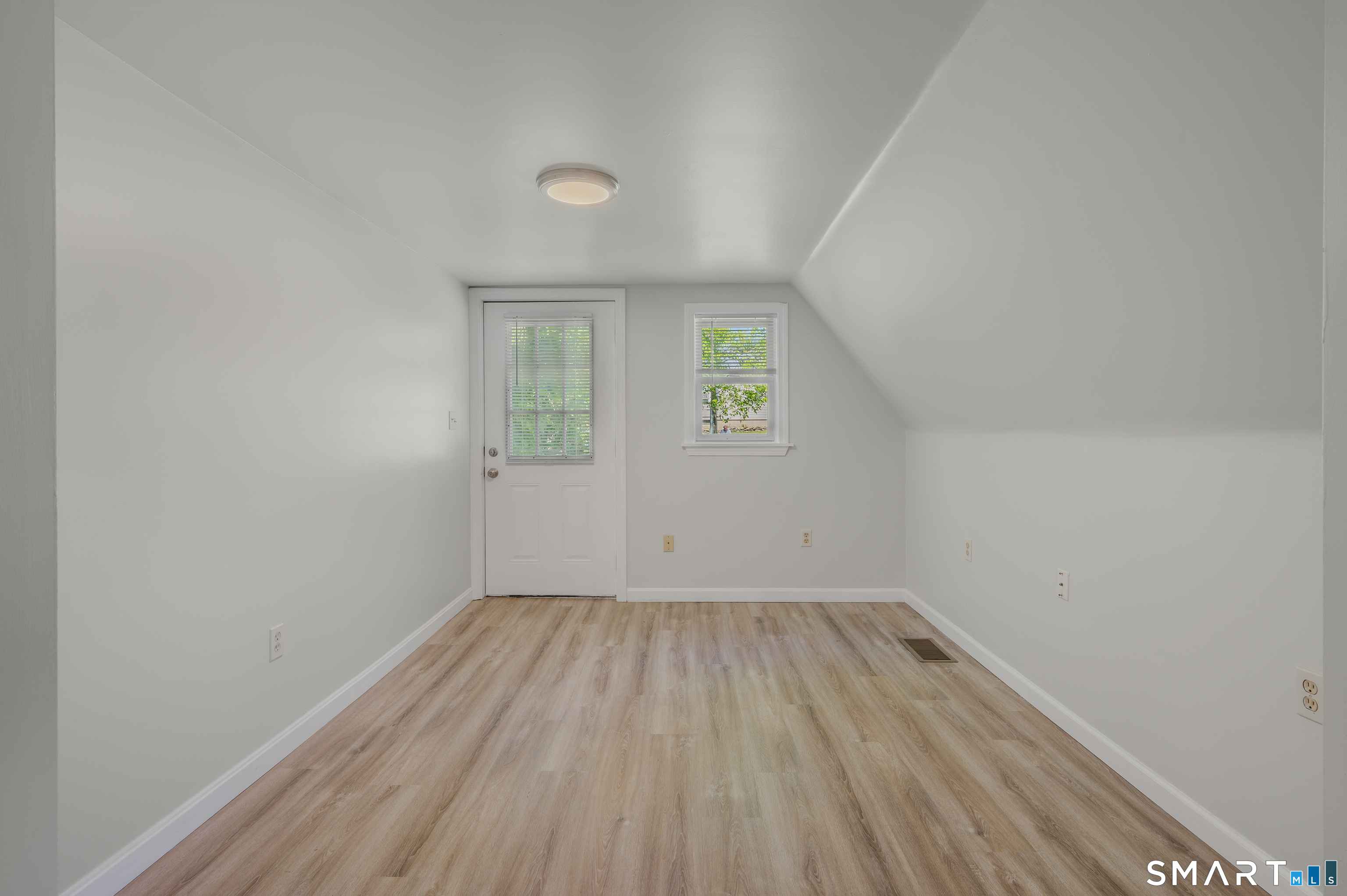17 Sylvester Street Norwich, CT 06360 - Photo 6 of 22