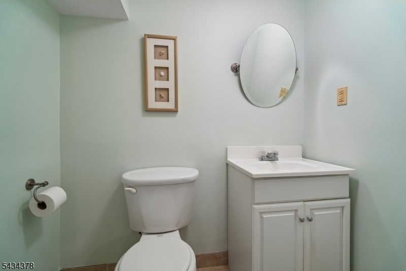 606 Park Place Springfield, NJ 07081 - Photo 10 of 21 a bathroom with a toilet a sink and a mirror