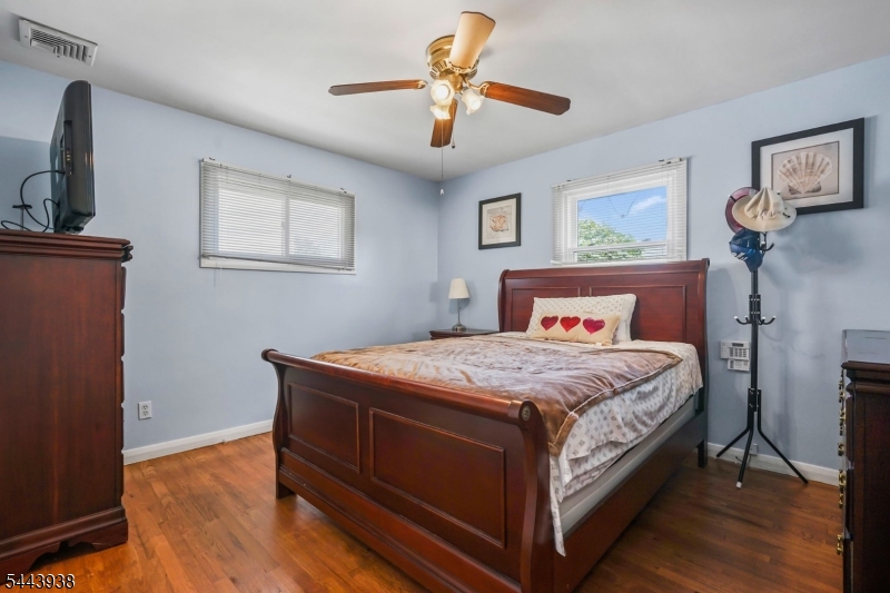 57 Ivanhoe Terrace Bloomfield, NJ 07003 - Photo 15 of 37