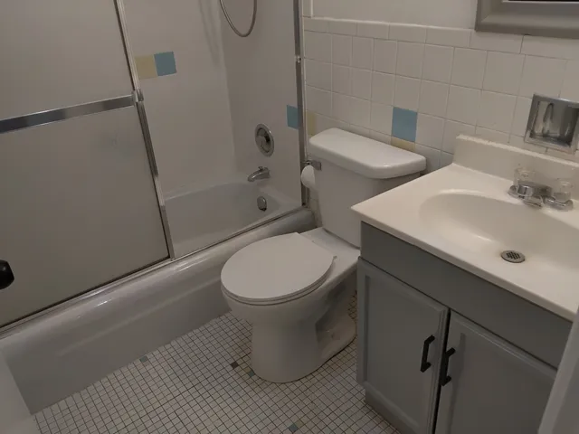 $195,000 | 1060 West Hollywood Avenue, Unit 502, Chicago, IL 60660