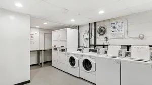 $195,000 | 1060 West Hollywood Avenue, Unit 502, Chicago, IL 60660