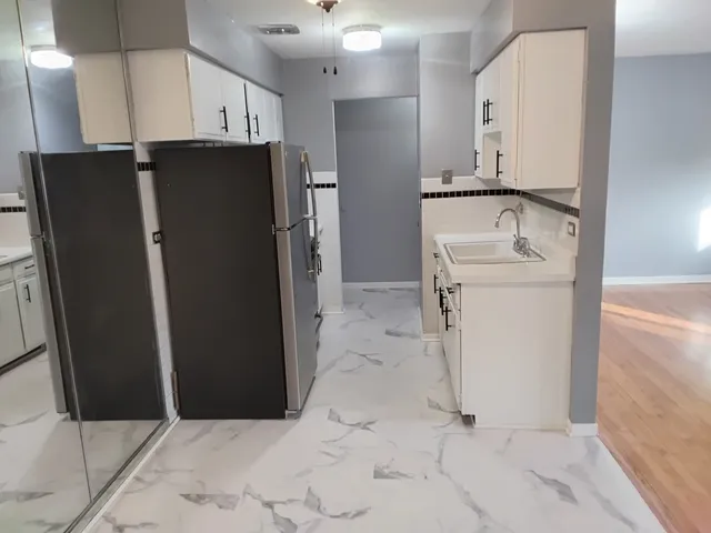 $195,000 | 1060 West Hollywood Avenue, Unit 502, Chicago, IL 60660