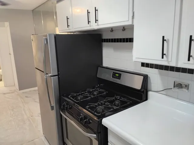 $195,000 | 1060 West Hollywood Avenue, Unit 502, Chicago, IL 60660