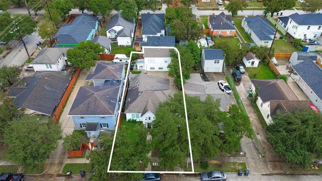 1511 Scharpe Street, Unit 2 Houston, TX 77023 - Photo 20 of 27 an aerial view of multiple houses