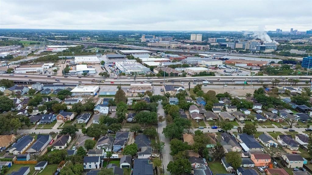 1511 Scharpe Street, Unit 2 Houston, TX 77023 - Photo 25 of 27 an aerial view of multiple house